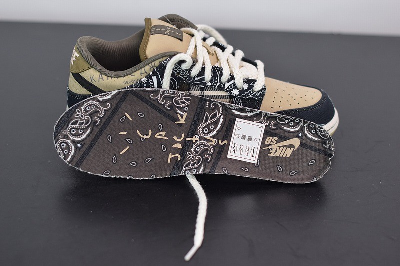 Nike SB Dunk Low Travis Scott (Special Box) Nike SB Dunk Low Travis Scott (Special Box)