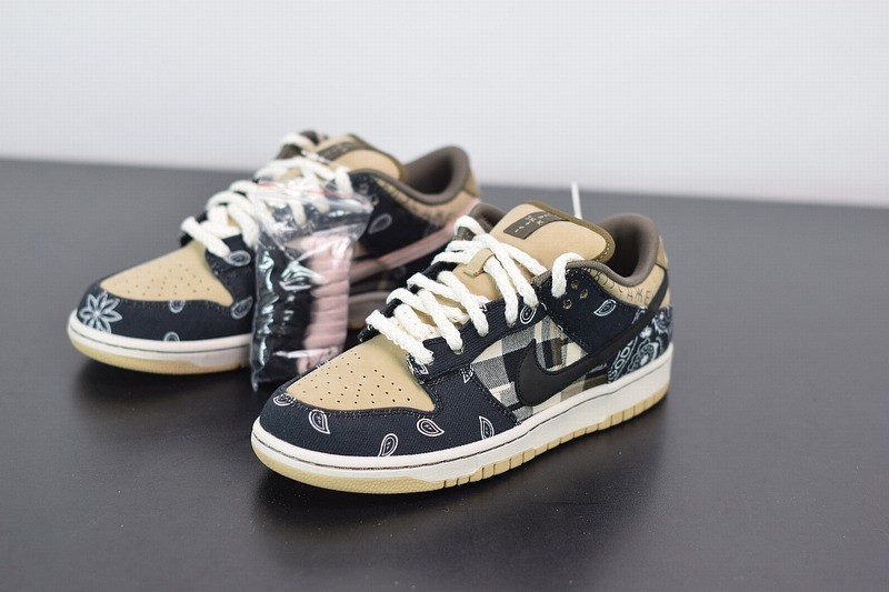 Nike SB Dunk Low Travis Scott (Special Box) Nike SB Dunk Low Travis Scott (Special Box)
