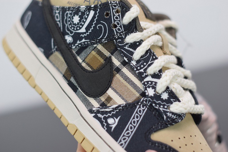 Nike SB Dunk Low Travis Scott (Special Box) Nike SB Dunk Low Travis Scott (Special Box)
