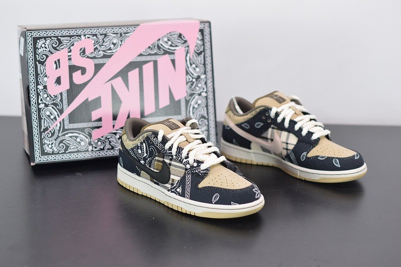 Nike SB Dunk Low Travis Scott (Special Box) Nike SB Dunk Low Travis Scott (Special Box)