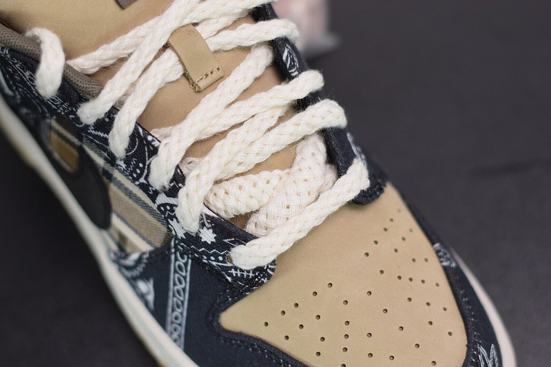Nike SB Dunk Low Travis Scott (Special Box) Nike SB Dunk Low Travis Scott (Special Box)