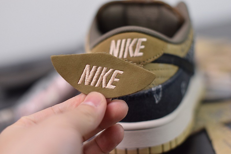 Nike SB Dunk Low Travis Scott (Special Box) Nike SB Dunk Low Travis Scott (Special Box)