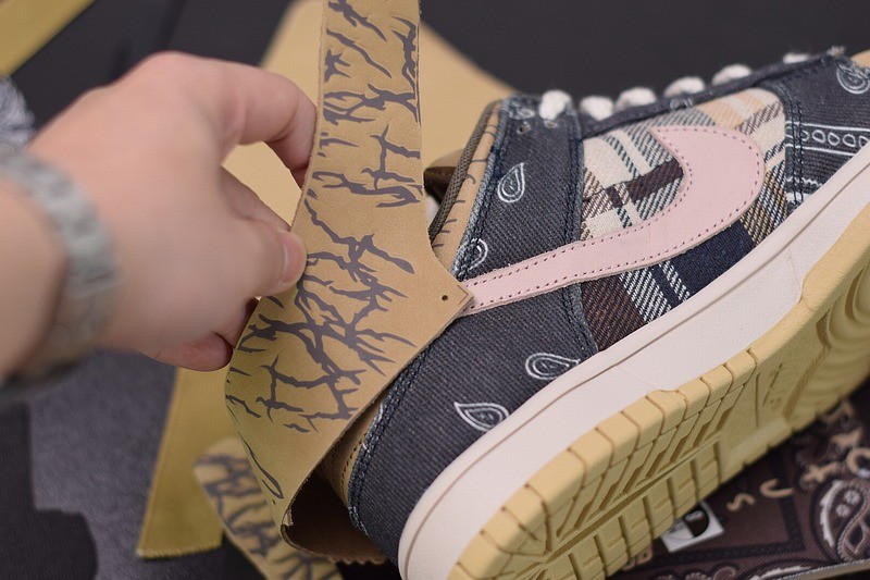 Nike SB Dunk Low Travis Scott (Special Box) Nike SB Dunk Low Travis Scott (Special Box)