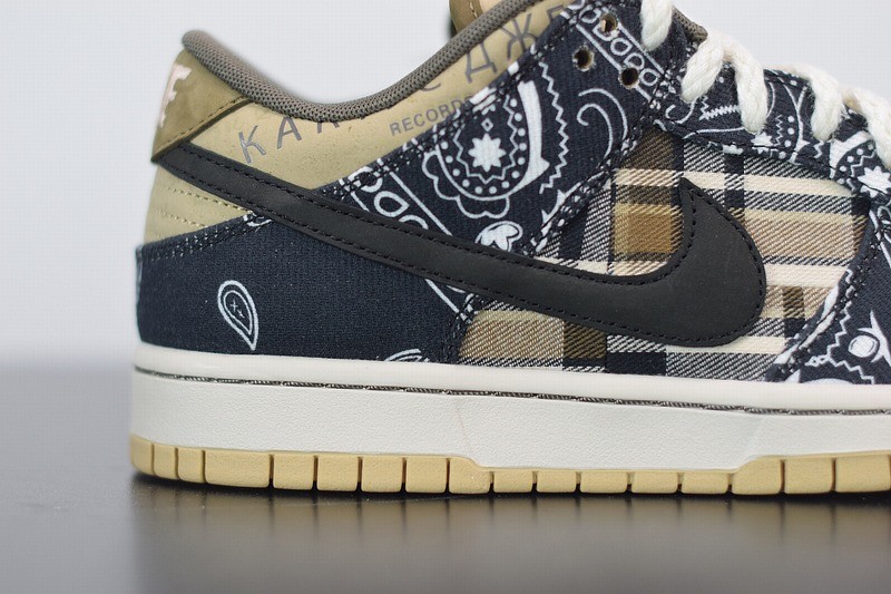 Nike SB Dunk Low Travis Scott (Special Box) Nike SB Dunk Low Travis Scott (Special Box)