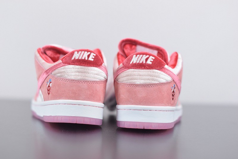 Nike SB Dunk Low StrangeLove Skateboards (Special Box) Nike SB Dunk Low StrangeLove Skateboards (Special Box)