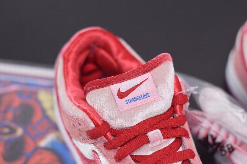Nike SB Dunk Low StrangeLove Skateboards (Special Box) Nike SB Dunk Low StrangeLove Skateboards (Special Box)