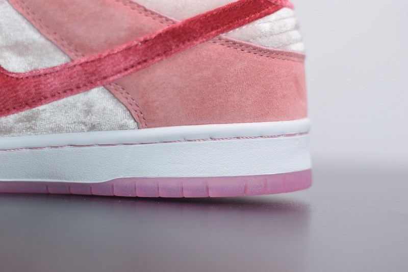 Nike SB Dunk Low StrangeLove Skateboards (Special Box) Nike SB Dunk Low StrangeLove Skateboards (Special Box)
