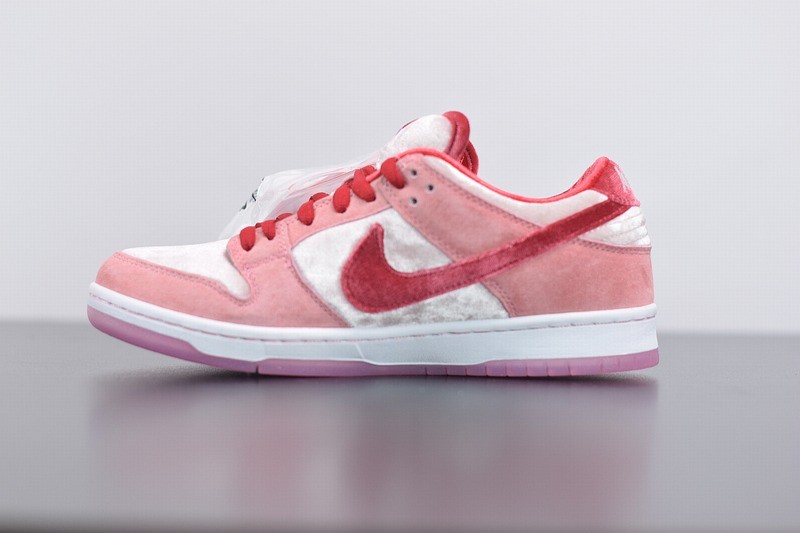 Nike SB Dunk Low StrangeLove Skateboards (Special Box) Nike SB Dunk Low StrangeLove Skateboards (Special Box)