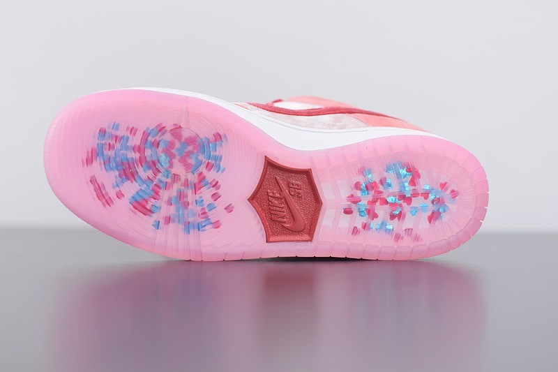 Nike SB Dunk Low StrangeLove Skateboards (Special Box) Nike SB Dunk Low StrangeLove Skateboards (Special Box)