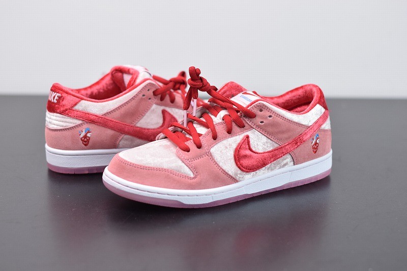 Nike SB Dunk Low StrangeLove Skateboards (Special Box) Nike SB Dunk Low StrangeLove Skateboards (Special Box)