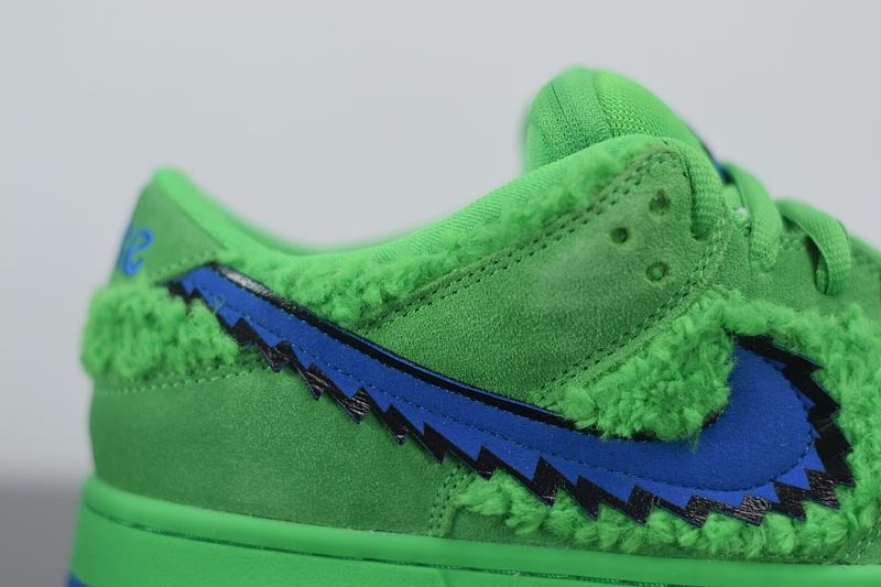 Nike SB Dunk Low Grateful Dead Bears Green Nike SB Dunk Low Grateful Dead Bears Green