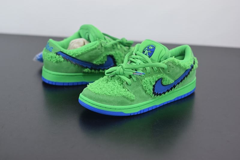 Nike SB Dunk Low Grateful Dead Bears Green Nike SB Dunk Low Grateful Dead Bears Green
