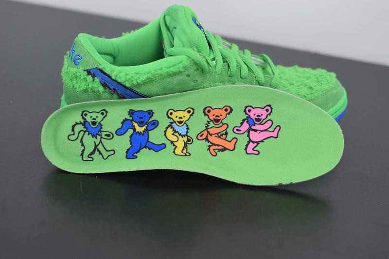 Nike SB Dunk Low Grateful Dead Bears Green Nike SB Dunk Low Grateful Dead Bears Green