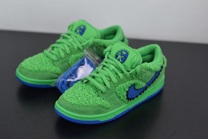 Nike SB Dunk Low Grateful Dead Bears Green Nike SB Dunk Low Grateful Dead Bears Green