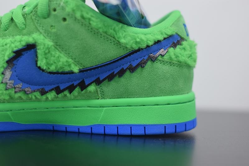 Nike SB Dunk Low Grateful Dead Bears Green Nike SB Dunk Low Grateful Dead Bears Green