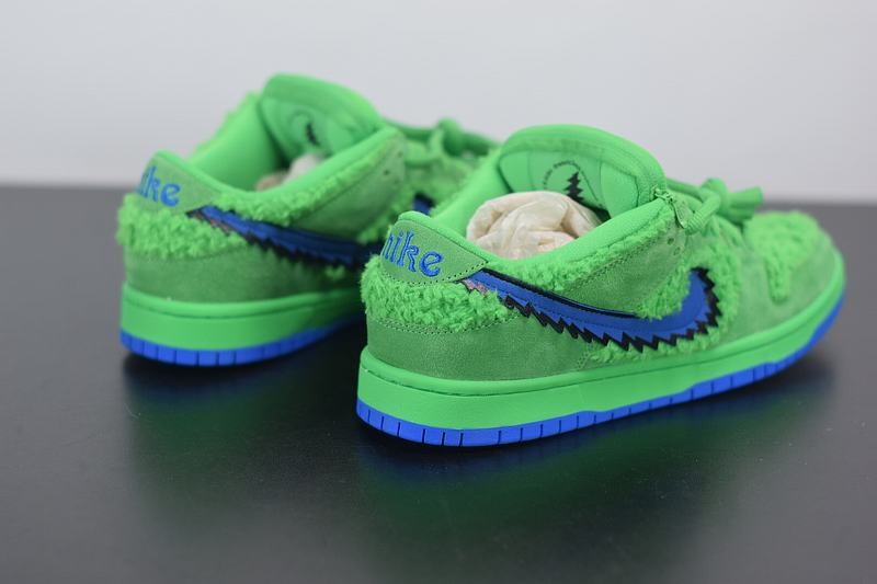 Nike SB Dunk Low Grateful Dead Bears Green Nike SB Dunk Low Grateful Dead Bears Green