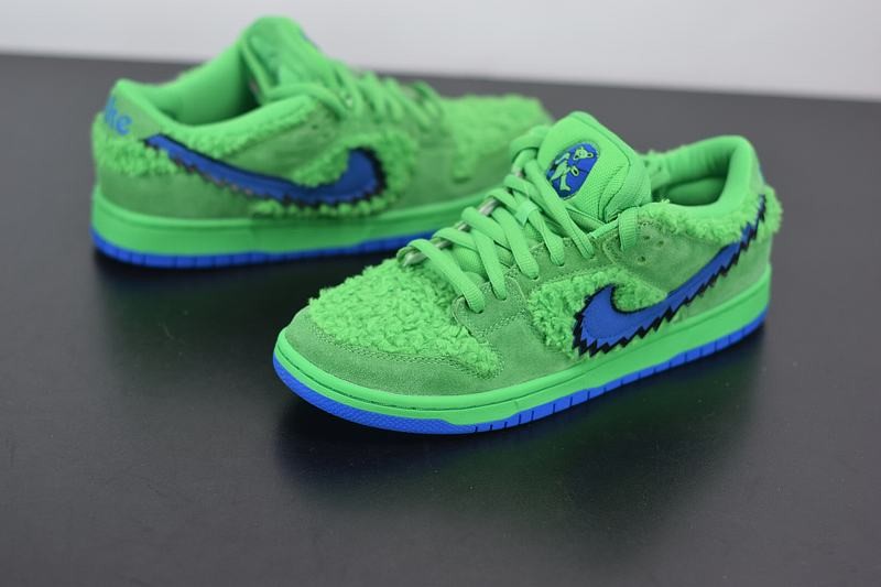 Nike SB Dunk Low Grateful Dead Bears Green Nike SB Dunk Low Grateful Dead Bears Green