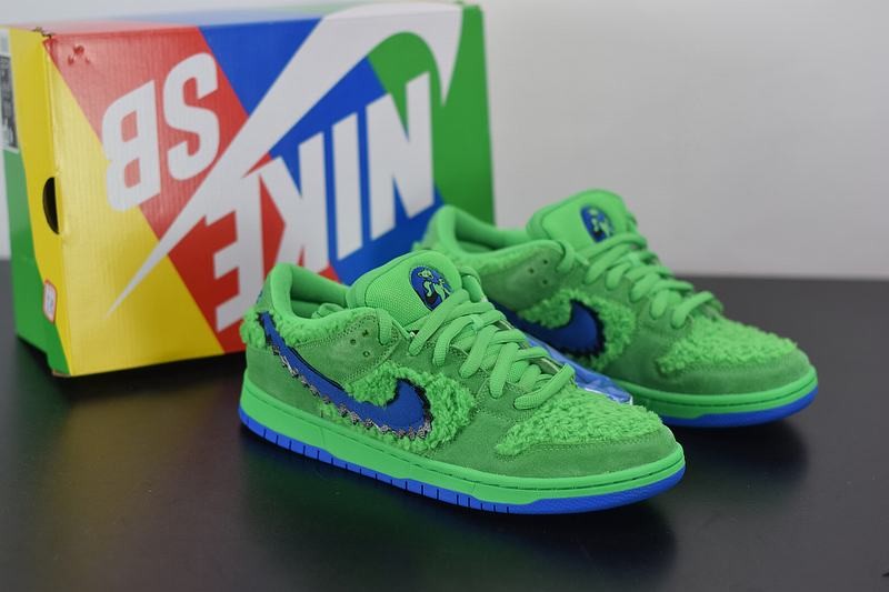 Nike SB Dunk Low Grateful Dead Bears Green Nike SB Dunk Low Grateful Dead Bears Green