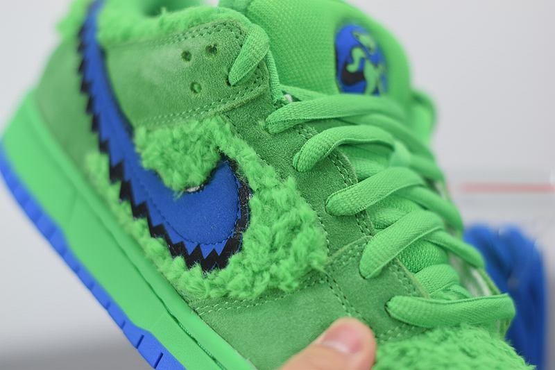 Nike SB Dunk Low Grateful Dead Bears Green Nike SB Dunk Low Grateful Dead Bears Green