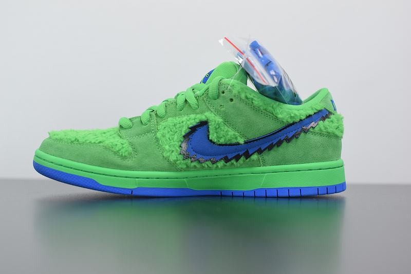 Nike SB Dunk Low Grateful Dead Bears Green Nike SB Dunk Low Grateful Dead Bears Green
