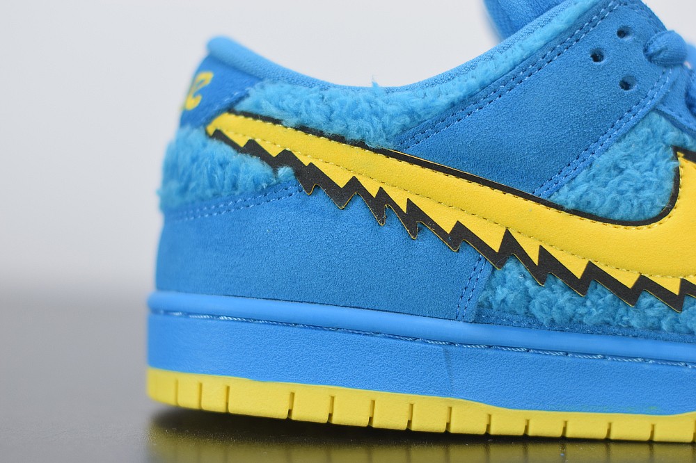 Nike SB Dunk Low Grateful Dead Bears Blue Nike SB Dunk Low Grateful Dead Bears Blue