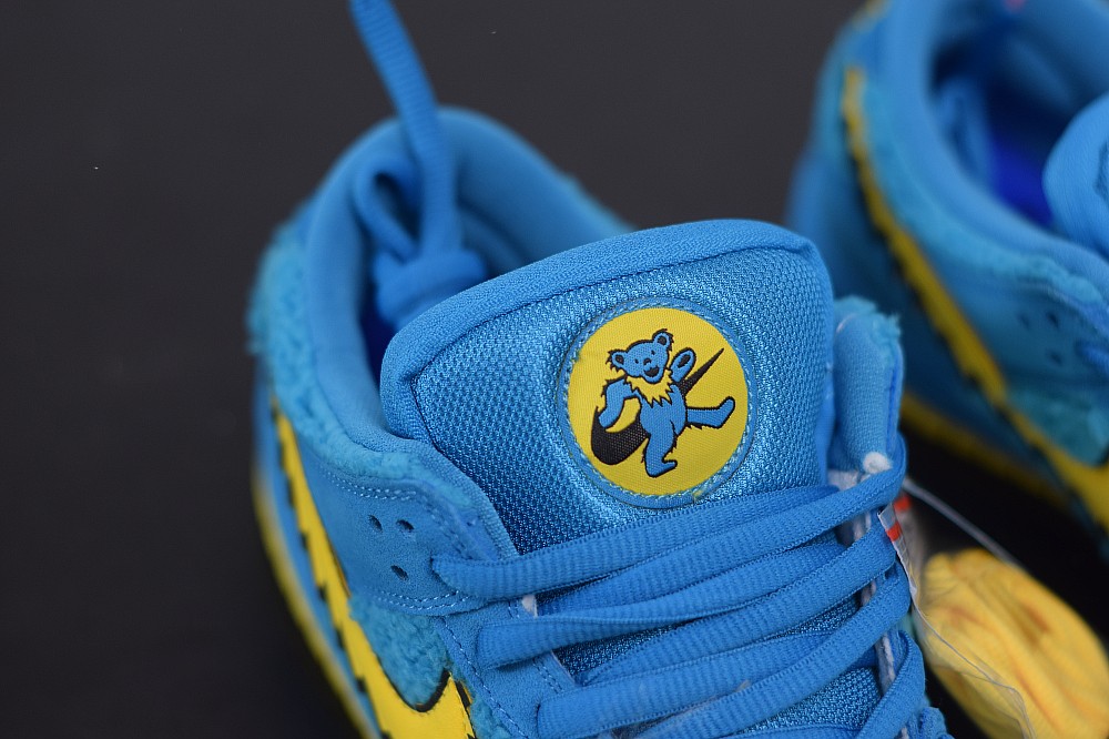 Nike SB Dunk Low Grateful Dead Bears Blue Nike SB Dunk Low Grateful Dead Bears Blue