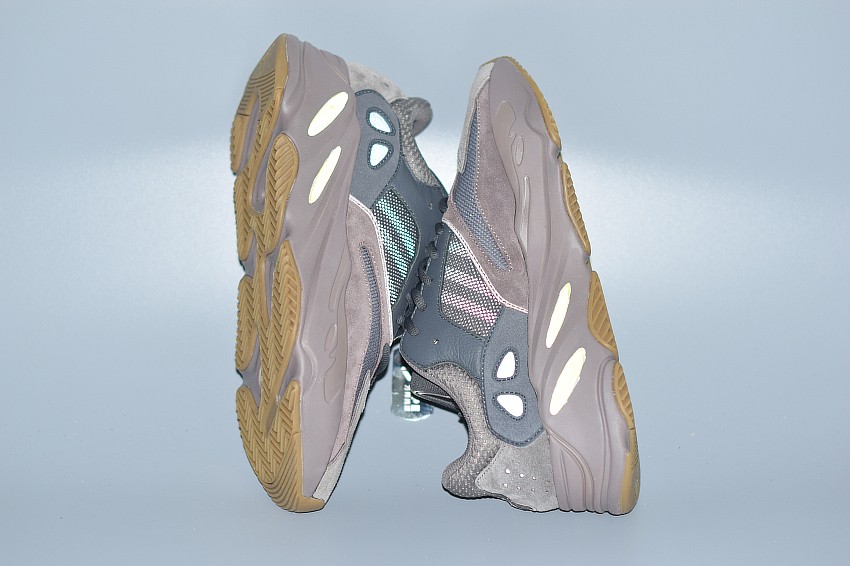 Yeezy Boost 700 Mauve Yeezy Boost 700 Mauve