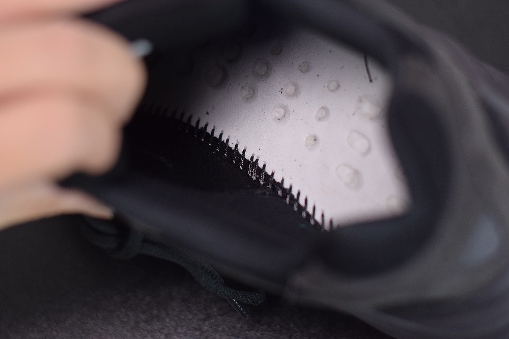 Yeezy Boost 700 V2 Vanta Yeezy Boost 700 V2 Vanta