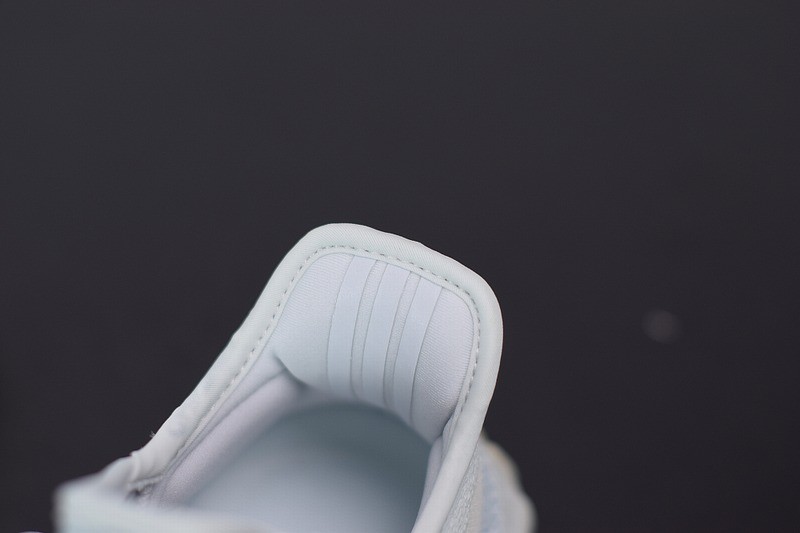 Yeezy Boost 350 V2 Clud White (Non-Reflective) Yeezy Boost 350 V2 Clud White (Non-Reflective)