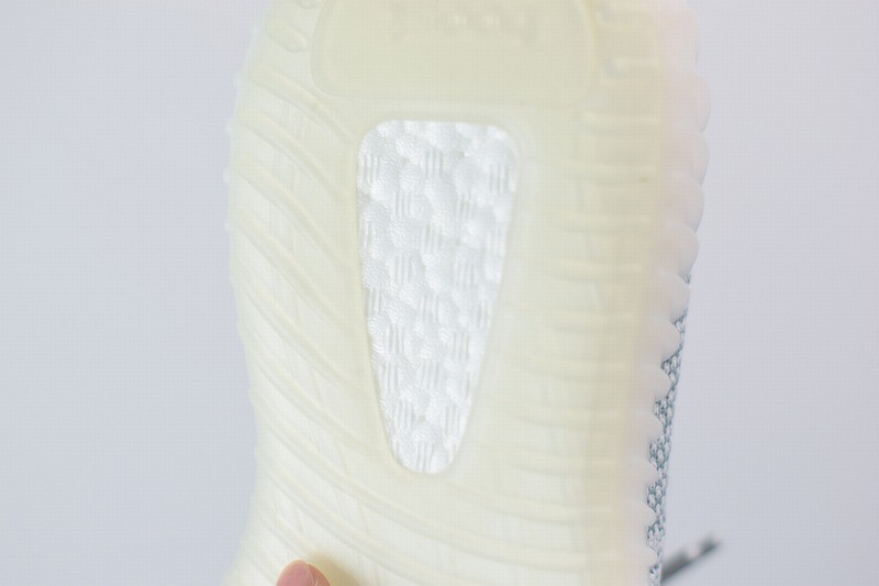 Yeezy Boost 350 V2 Clud White (Non-Reflective) Yeezy Boost 350 V2 Clud White (Non-Reflective)