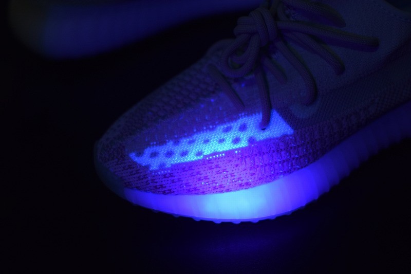 Yeezy Boost 350 V2 Clud White (Non-Reflective) Yeezy Boost 350 V2 Clud White (Non-Reflective)