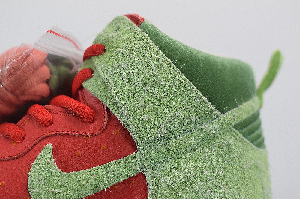 Nike SB Dunk High Strawberry Coungh Nike SB Dunk High Strawberry Coungh
