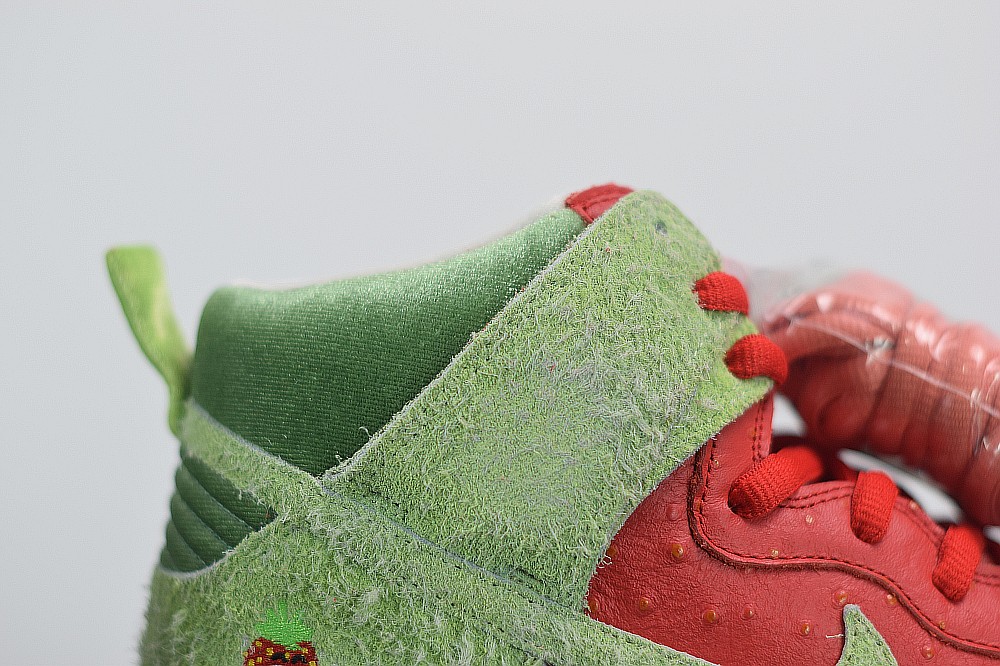 Nike SB Dunk High Strawberry Coungh Nike SB Dunk High Strawberry Coungh