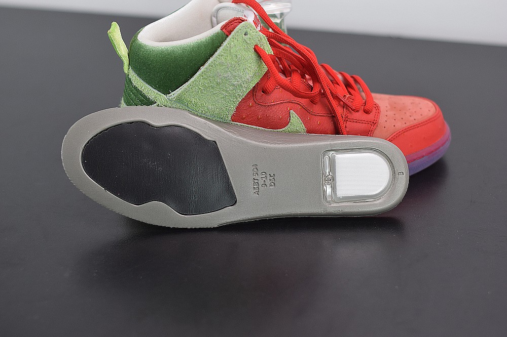 Nike SB Dunk High Strawberry Coungh Nike SB Dunk High Strawberry Coungh