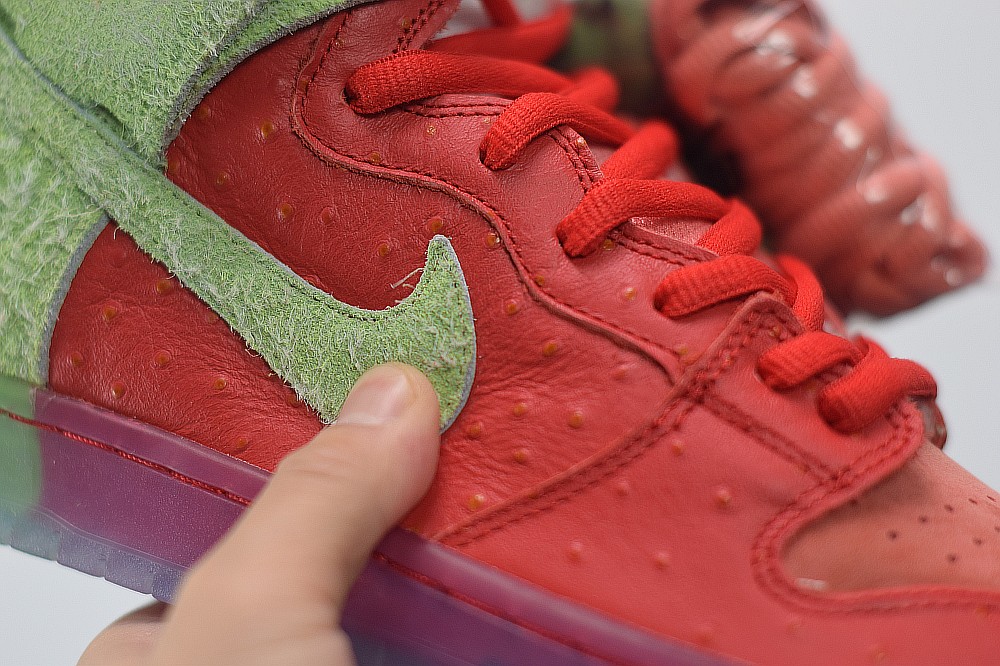 Nike SB Dunk High Strawberry Coungh Nike SB Dunk High Strawberry Coungh