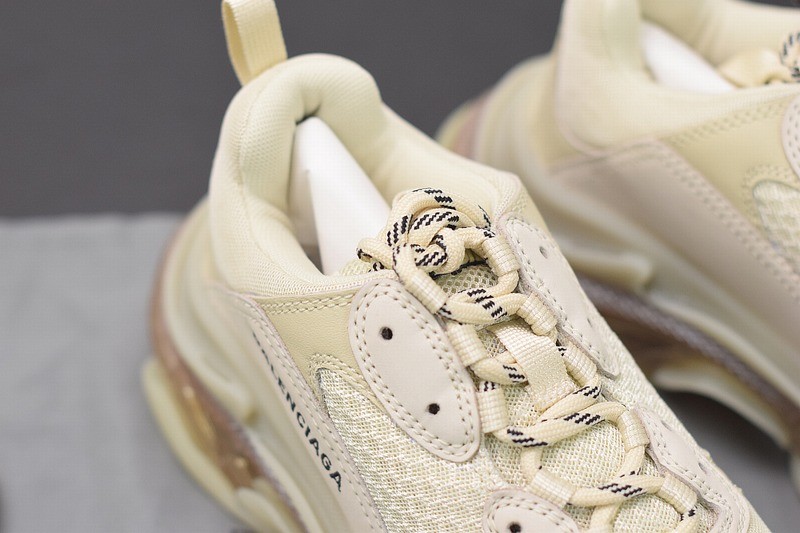Balenciaga Triple S Off-White Balenciaga Triple S Off-White