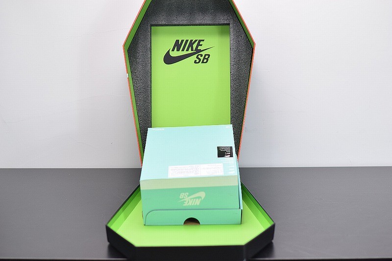 Nike SB Dunk Low Night of Mischief Halloween Nike SB Dunk Low Night of Mischief Halloween
