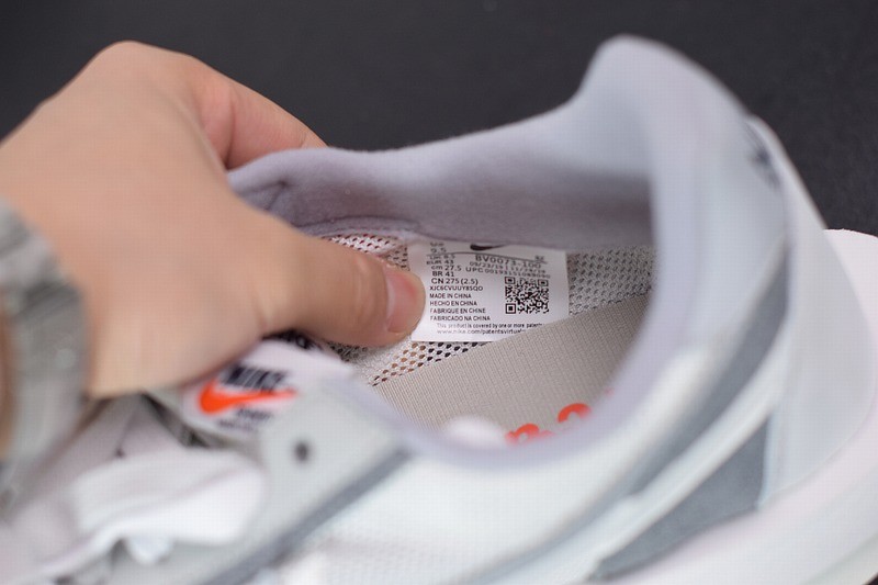 Nike LD Waffle sacai Summit White Nike LD Waffle sacai Summit White