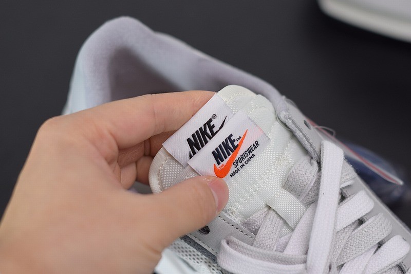 Nike LD Waffle sacai Summit White Nike LD Waffle sacai Summit White
