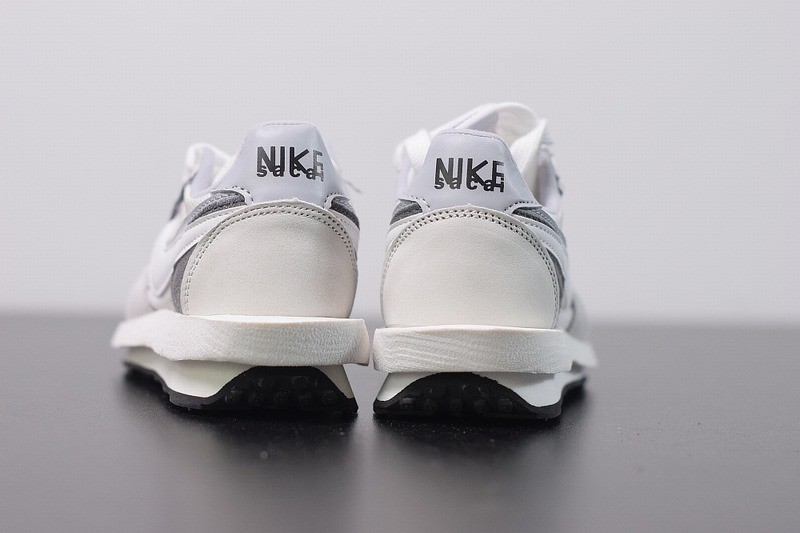 Kids Nike LD Waffle sacai Summit White Kids Nike LD Waffle sacai Summit White