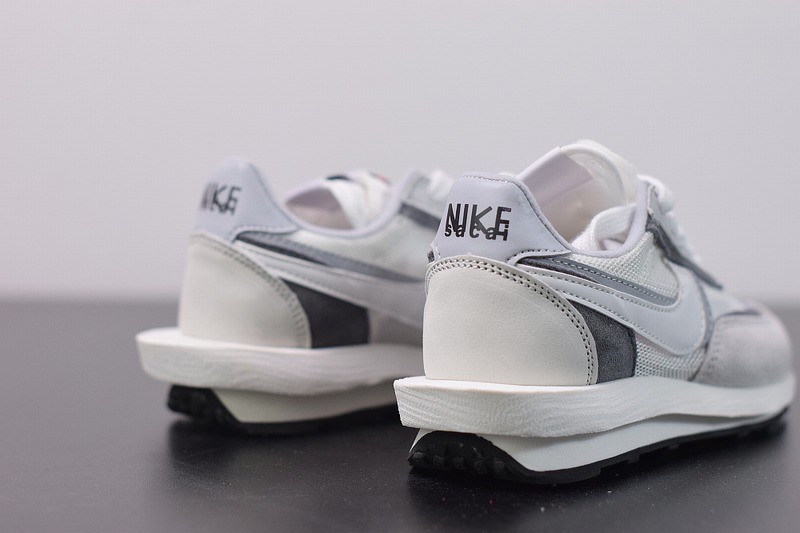 Kids Nike LD Waffle sacai Summit White Kids Nike LD Waffle sacai Summit White