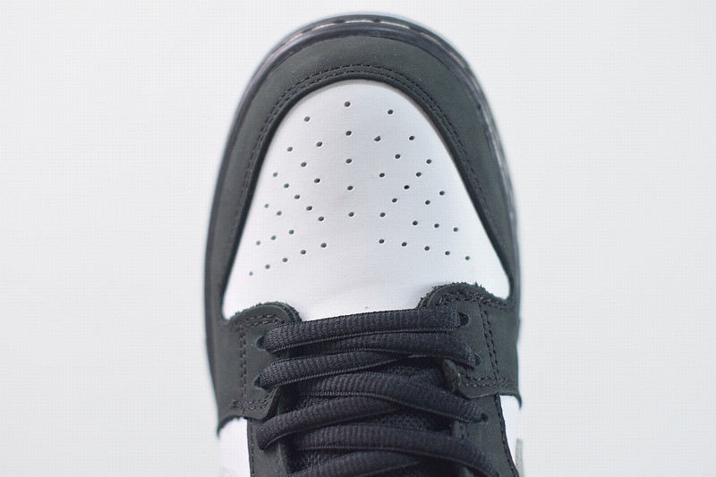 Nike SB Dunk Low Staple Panda Pigeon Nike SB Dunk Low Staple Panda Pigeon