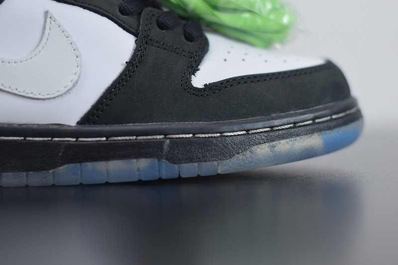 Nike SB Dunk Low Staple Panda Pigeon Nike SB Dunk Low Staple Panda Pigeon
