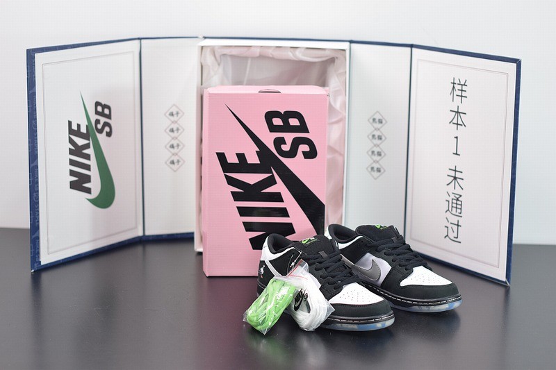 Nike SB Dunk Low Staple Panda Pigeon Nike SB Dunk Low Staple Panda Pigeon