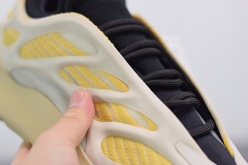 Yeezy 700 V3 Srphym Yeezy 700 V3 Srphym