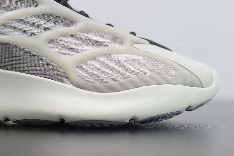 Yeezy 700 V3 Beige/Ltgy/Black