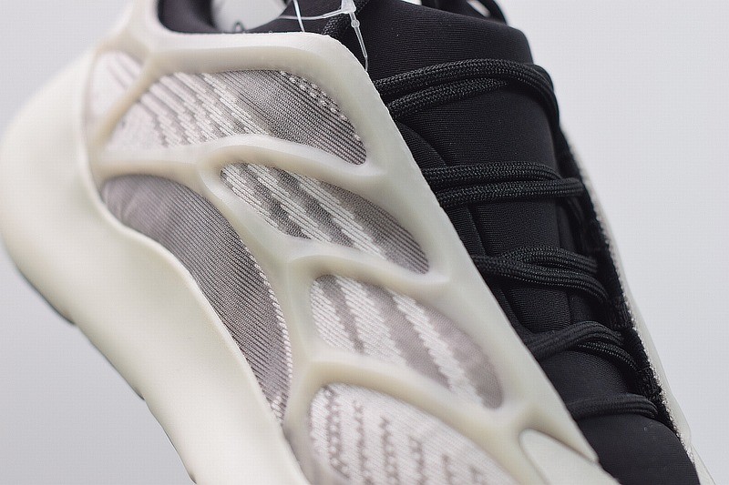 Yeezy 700 V3 Beige/Ltgy/Black