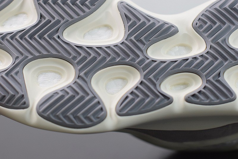 Yeezy 700 V3 Beige/Ltgy/Black