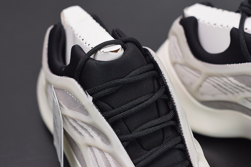 Yeezy 700 V3 Beige/Ltgy/Black