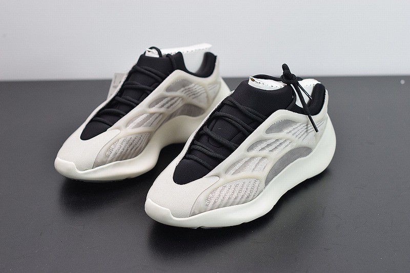 Yeezy 700 V3 Beige/Ltgy/Black